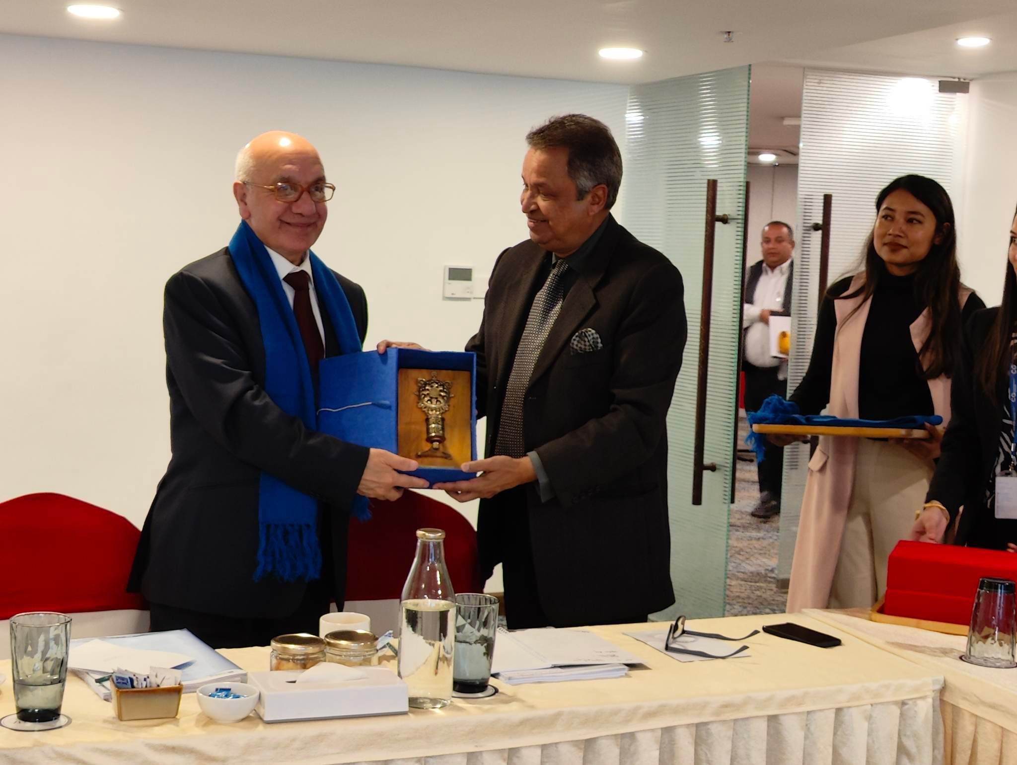 सांसद विनोद चौधरीको राजनीतिक सचिवालयलाई बेलायती सांसदको प्रशिक्षण