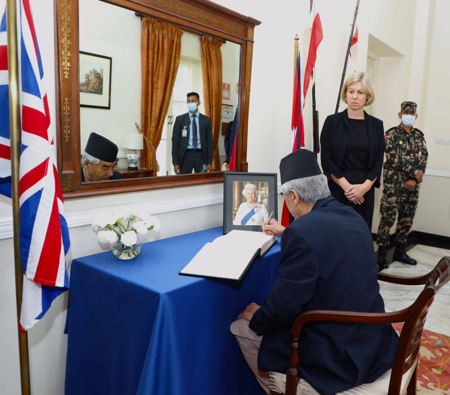 बेलायती दूतावास पुगि प्रधानमन्त्रीद्वारा महारानी एलिजावेथ द्धितीयको निधनप्रति दुःख व्यक्त 