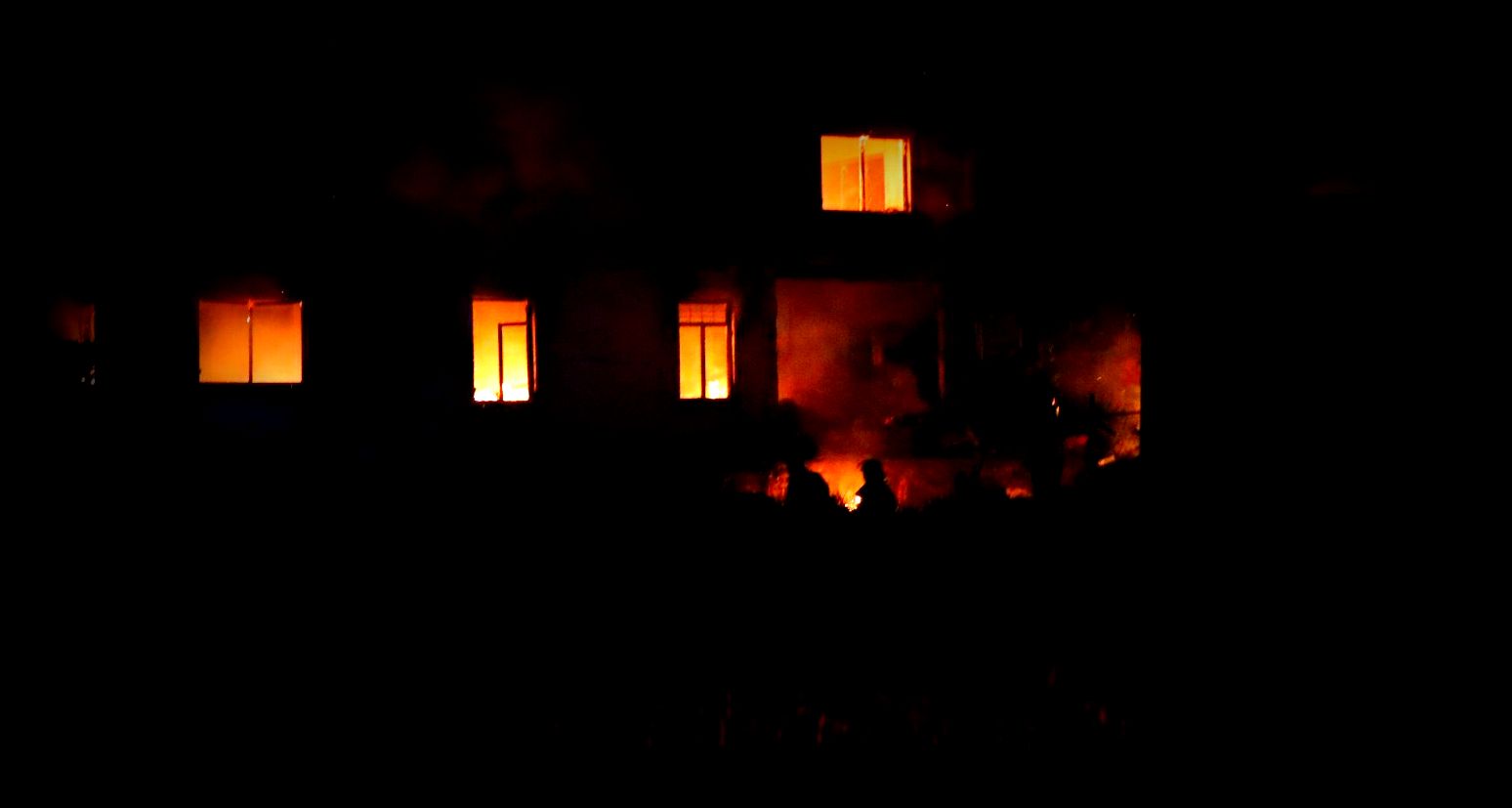 काठमाडौँको कपनमा अक्सिजन सिलिण्डर पड्किएर भएको आगलागीमा तीन जनाको मृत्यु