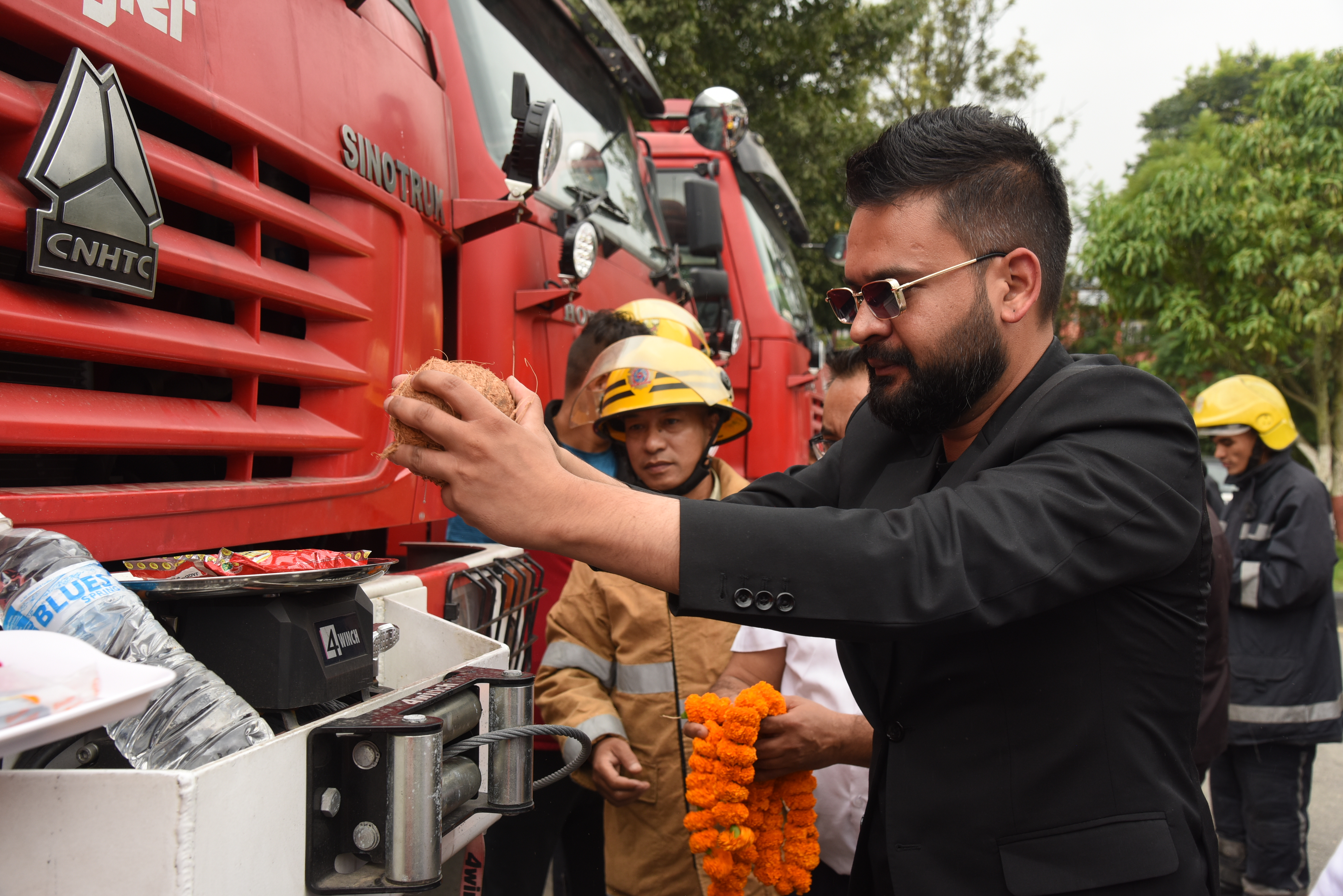 मेयर साहद्वारा विपद व्यवस्थापन विभागलाई नयाँ दमकलको साँचो हस्तान्तरण