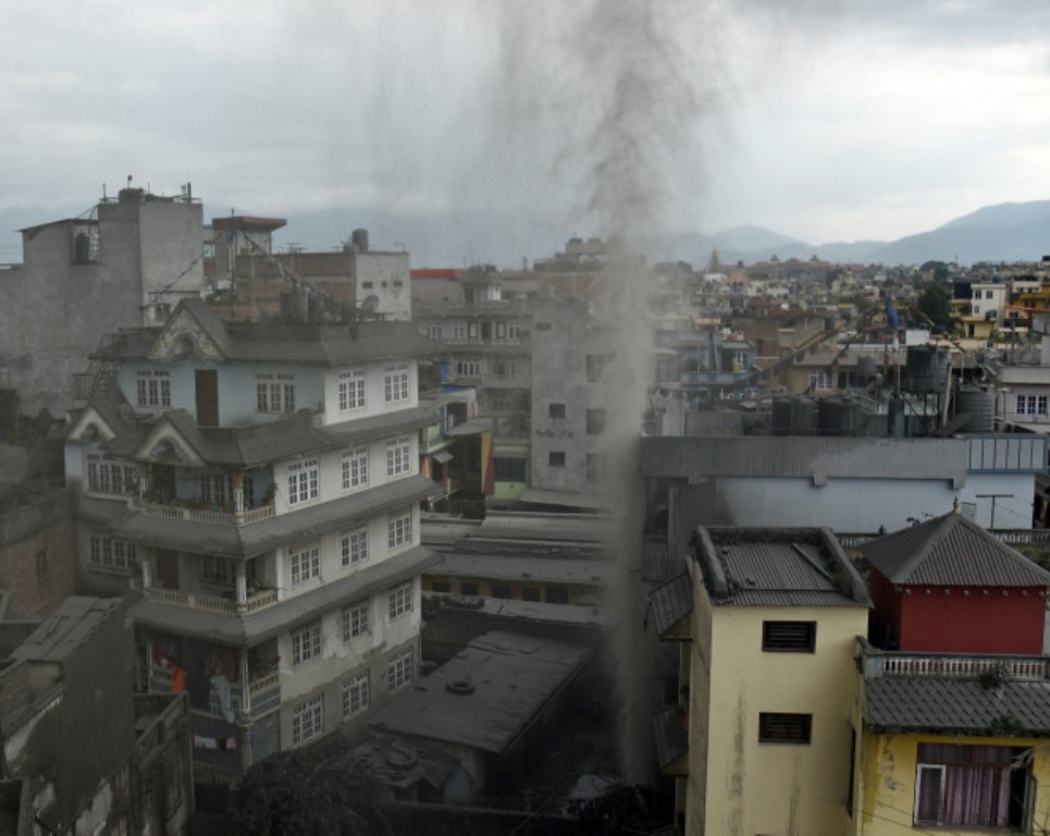 कसरी निस्कियो ३०० फिट गहिरो जमिनमुनीबाट लेदोसहितको ग्यास...?