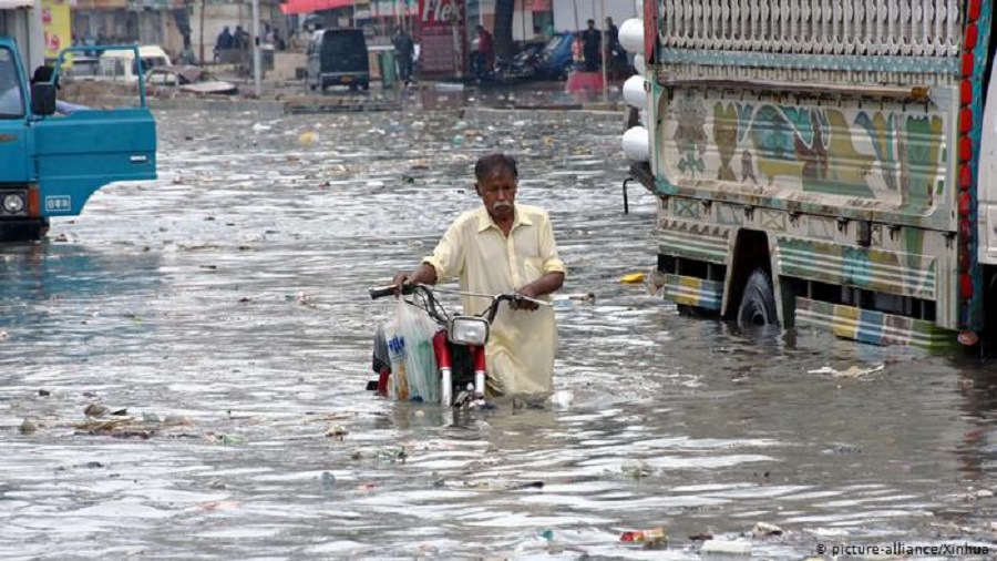 पाकिस्तानमा आएको बाढीका कारण १८ अर्ब डलर मूल्य बराबरको क्षेती