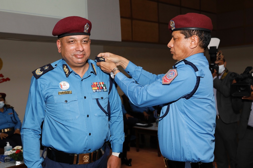 नेपाल प्रहरीका पाँच एआइजीलाई दज्र्यानी चिह्न प्रदान