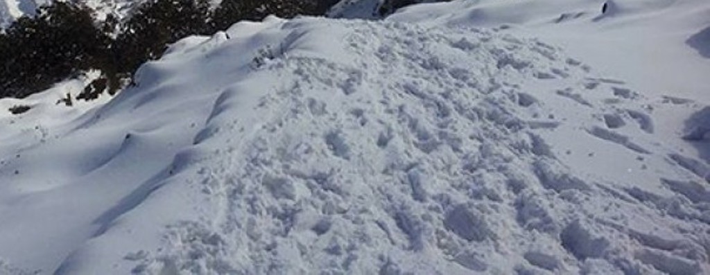 फेरि शुरुभयो हिमपात : पश्चिमका तीन राजमार्ग बन्द, जनजीवन कष्टकर