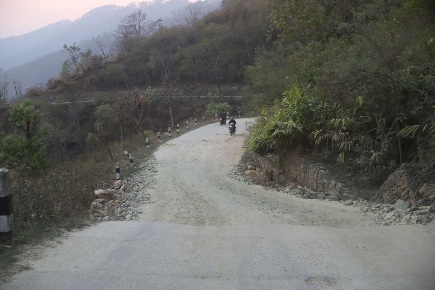 मेची राजमार्गमा सधैँ जमिन भासिने र पहिरो खस्ने समस्या, यस्तो छ कारण