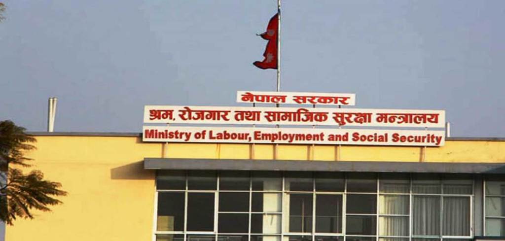 श्रम स्वीकृति लिएर विदेश जानुस्, भ्रमणको नाममा नजानुस्