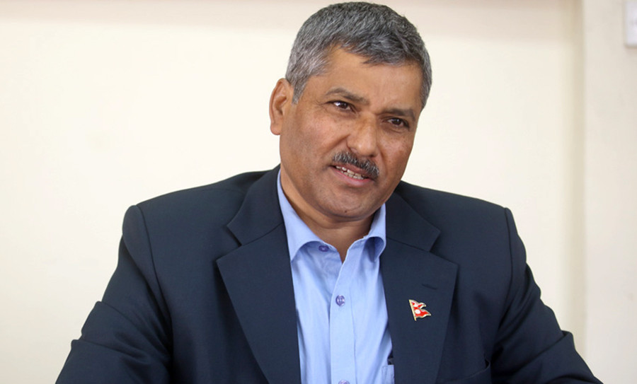 नेपालीले विदेशमा लगानी गर्ने बाटो खोल्नुपर्छः गभर्नर अधिकारी