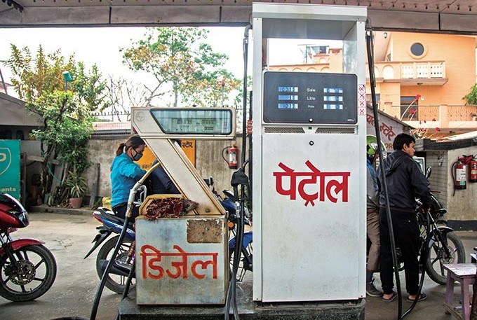 आकासिँदै कच्चा तेलको मूल्य,  युक्रेनमाथि रुस आक्रमणको प्रत्यक्ष प्रभाव पेट्रोलियम पदार्थमा