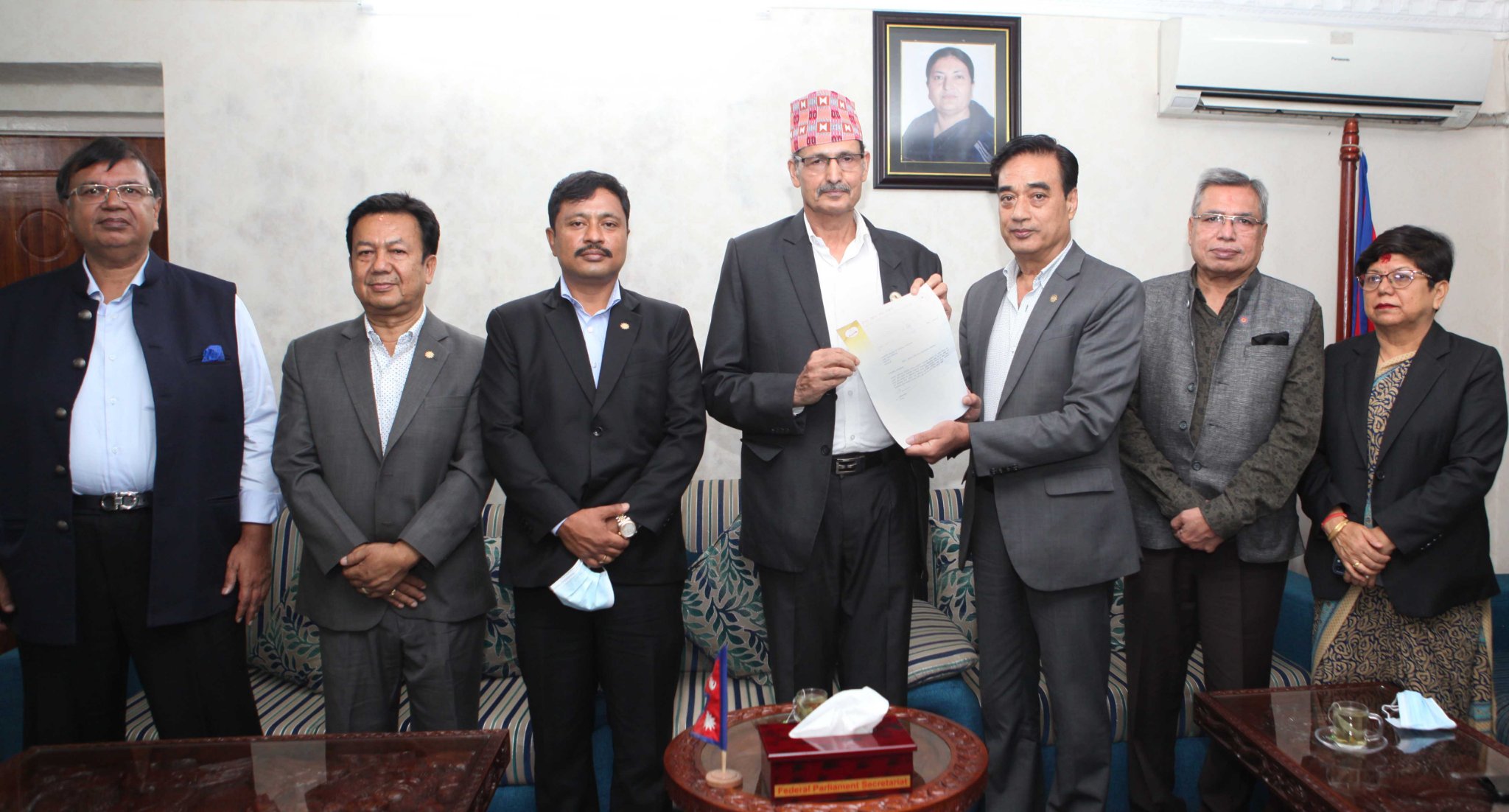 रोकिएका अर्थतन्त्रसँग सम्बन्धित विधेयकहरु अगाडि बढाउन सभामुखलाई चेम्बरको ध्यानकर्षण 