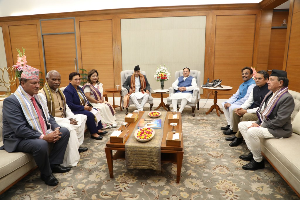  भारत भ्रमणमा रहनुभएका प्रधानमन्त्री भेटवार्तामा व्यस्त