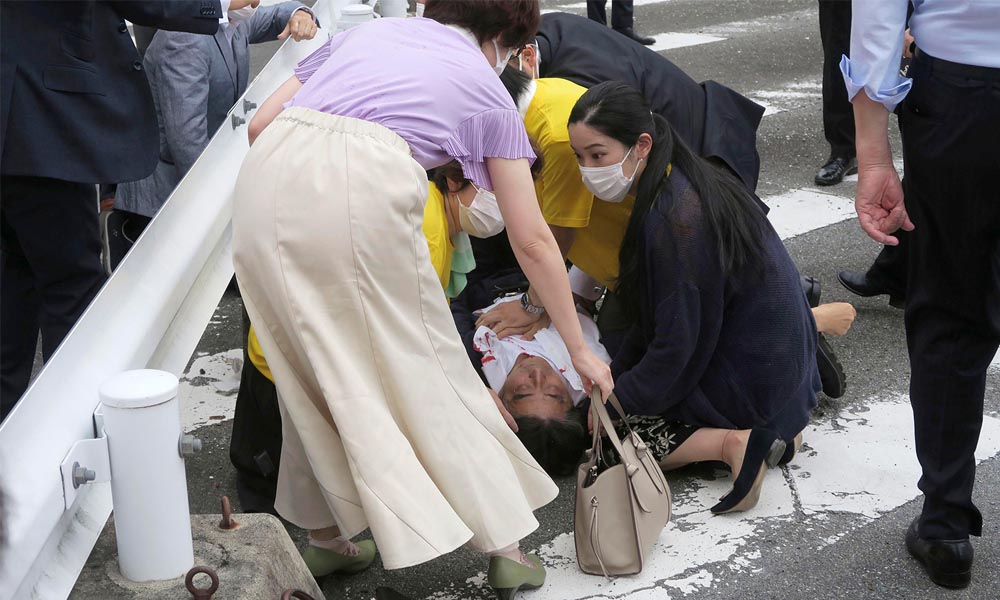 गोली लागेका जापानी पूर्वप्रधानमन्त्री अझै बेहोस