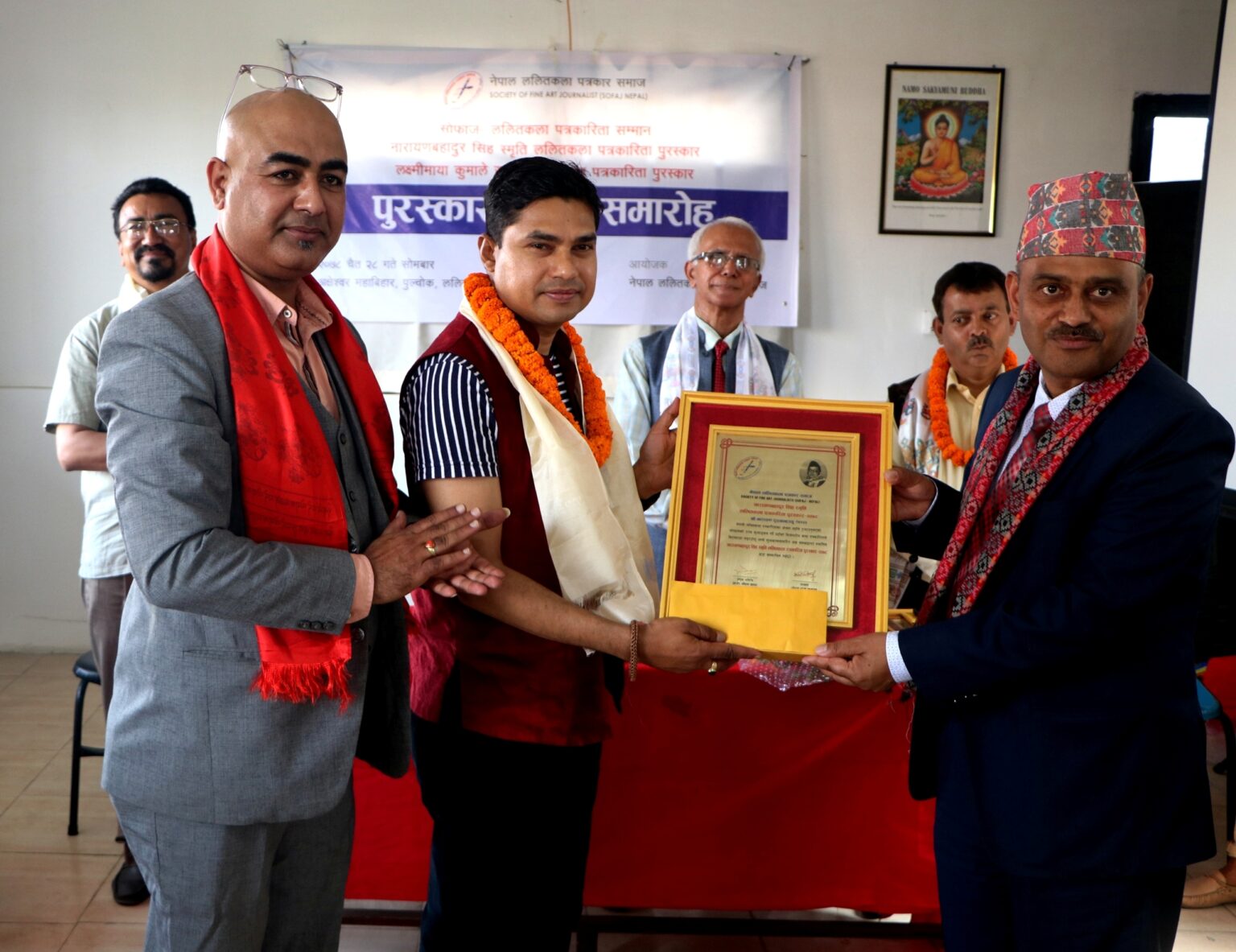 पत्रकार नारायण ढुङ्गानालाई ‘ललितकला पत्रकारिता पुरस्कार