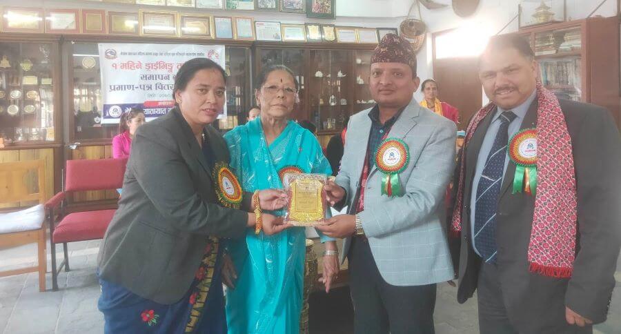 युवा परिषद्धारा महिलाहरुलाई एक महिने सवारी चालक तालिम प्रदान 