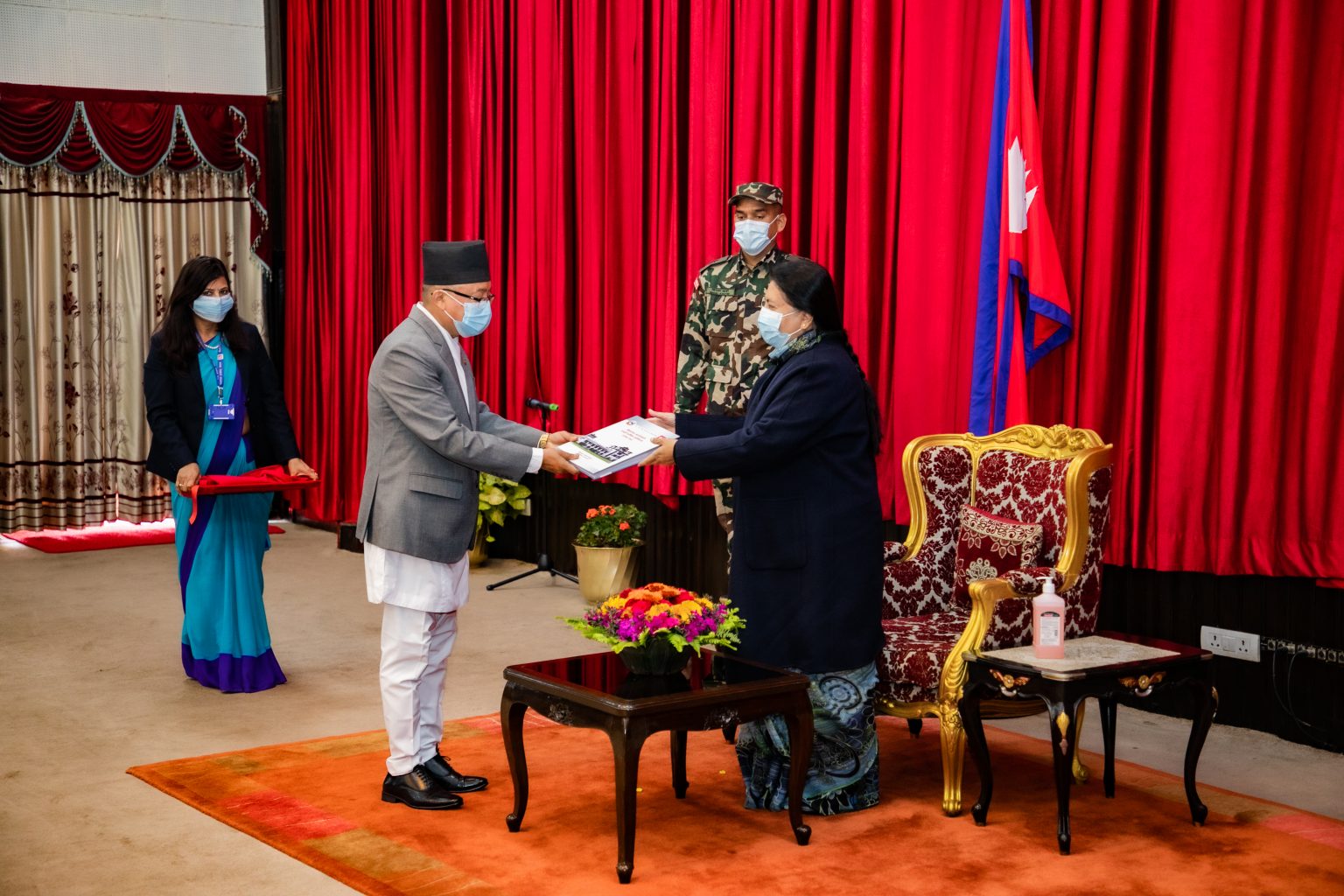 राष्ट्रपति विद्यादेवी भण्डारी समक्ष निर्वाचन आयोगको वार्षिक प्रतिवेदन पेश