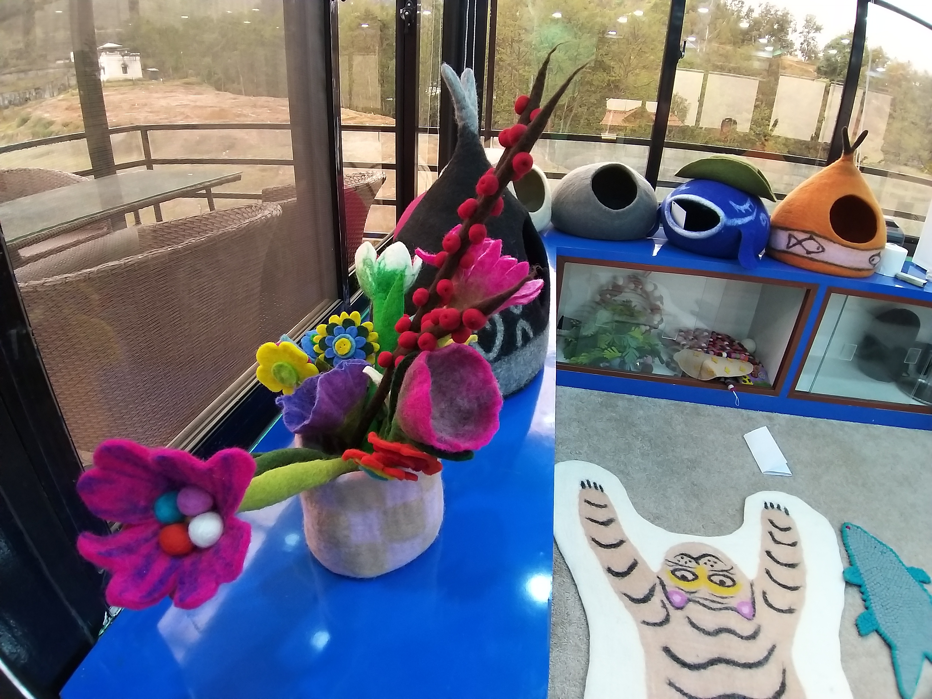 मौलिक हातेकलालाई प्लाष्टिकका सामानले विस्थापित गराउँदै 