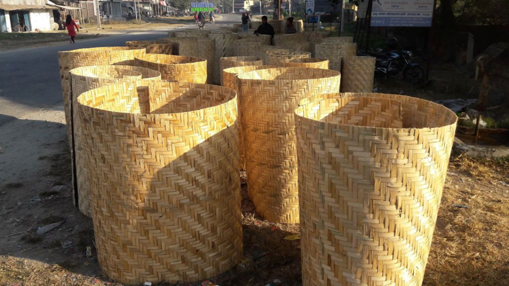 प्लाष्टिकले खायो डोको, डालो, थुन्से र भकारीको बजार, प्लास्टिकजन्य आयातित सामग्रीको प्रयोग