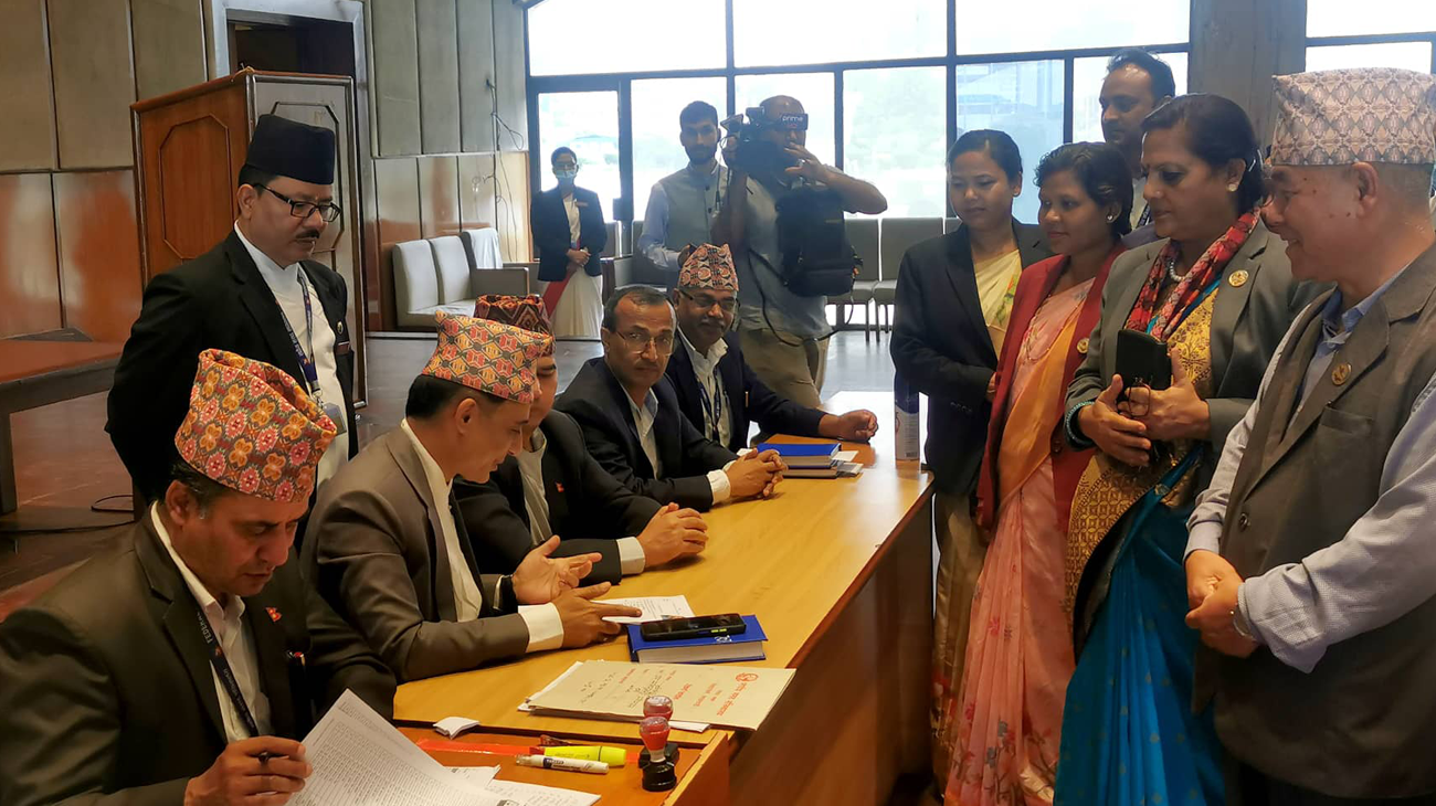 उपसभामुखमा पुष्पा भुसालको उम्मेदवारी दर्ता