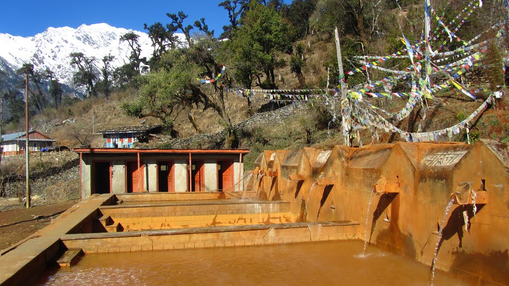 छालासंग सम्वन्धित रोग निको हुने रसुवाको चिलिमेस्थित गोङ्गाङ तातोपानी मूल सुक्यो