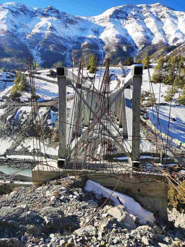 मनाङको ङावोल र घ्यारु जोड्ने पुल अलपत्र, चैतभित्र नसके कारवाहीको पत्र