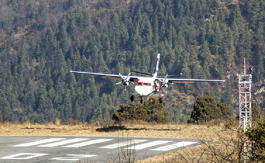 इन्जिन फेल भएको जहाज दुर्घटनाबाट जोगियो