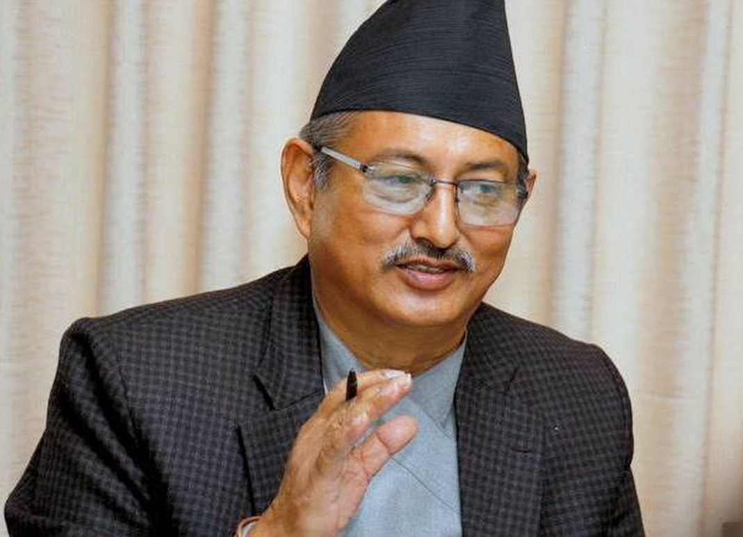 माधवकुमार नेपाललाई भेटेर फर्किए गृहमन्त्री खाँण