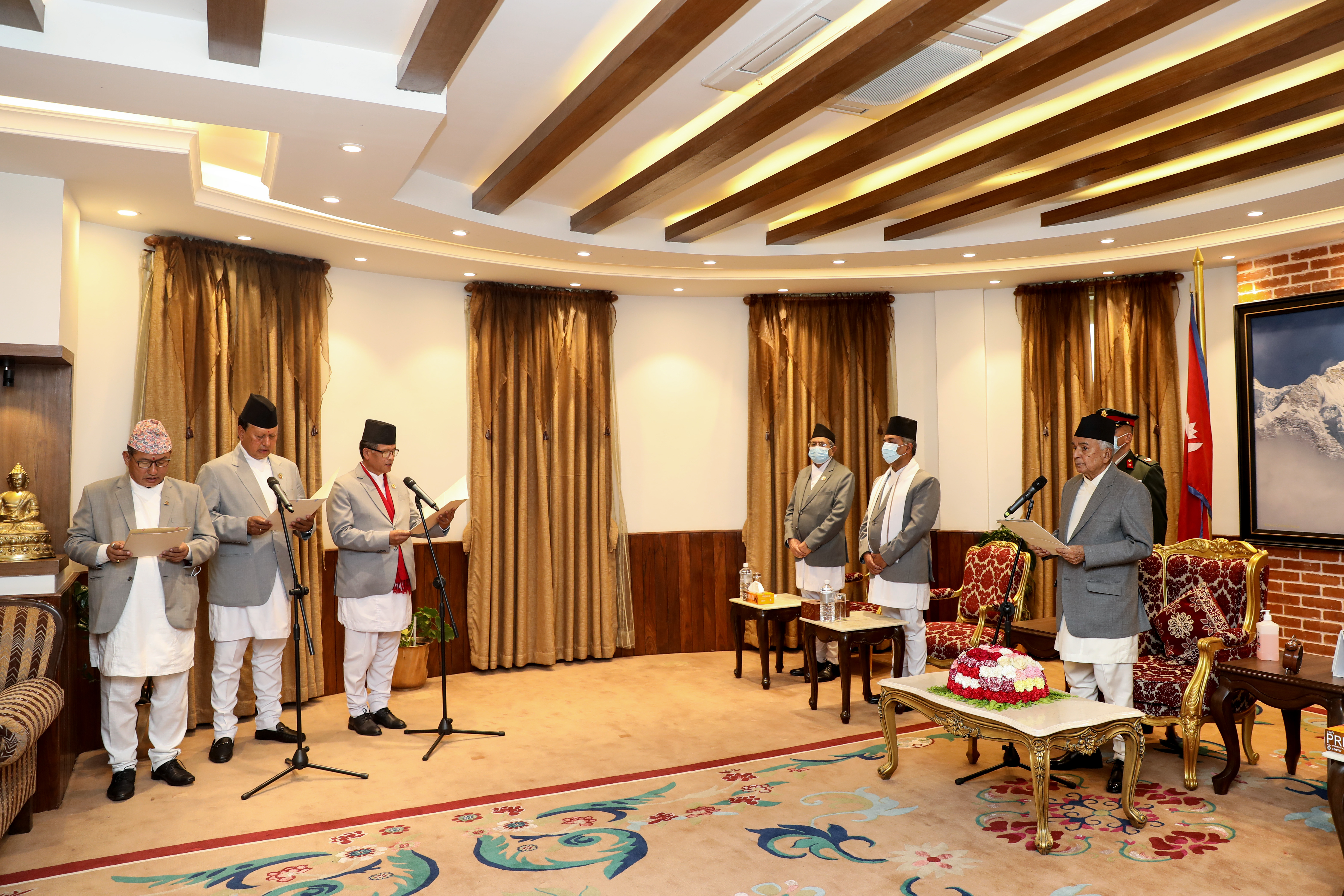 नवनियुक्त तीन मन्त्रीले सपथ, आजै पदभारग्रहण