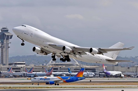 २ हजार ८ सयभन्दा बढी उडानहरू रद्द, विश्वमा ओमिक्रोन फैलिएसँगै हवाई क्षेत्र प्रभावित 