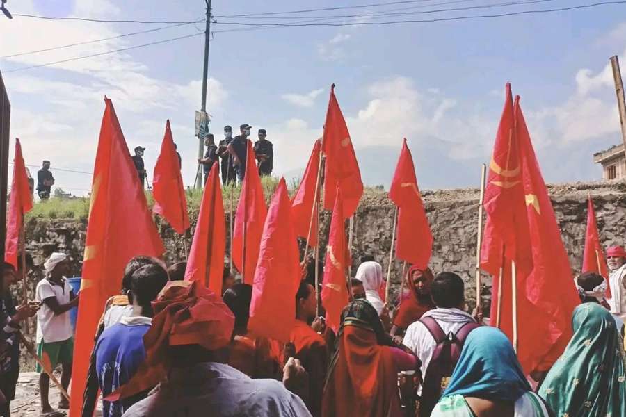 न्याय माग्दै आन्दोलनमा उत्रिएका मिटर ब्याजी पिडितमाथि प्रहरीले गर्यो लाठीचार्ज