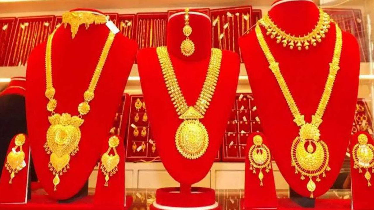 बिहीबार ३५ सयले  घट्यो सुनको मूल्य, कति पुग्यो तोलाको ?