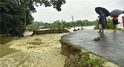 भारतको आसाममा बाढीपहिरोमा परी ६२ जनाको मृत्यु, लाखौ प्रभावित