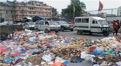 फोहर नउठ्दा फेरि उपत्यका दुर्गन्धित बन्दै, समयमै सडक नबन्दा स्थानीयको आन्दोलन 