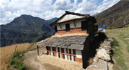 बसाइँसराइले गाउँका आकर्षक घर रित्ता, उब्जनी पनि शुन्य