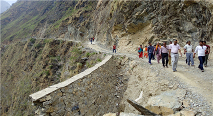 ताप्लेजुङमा सडक विस्तारसँगै ग्रामीण क्षेत्रको जनजीवन सहज