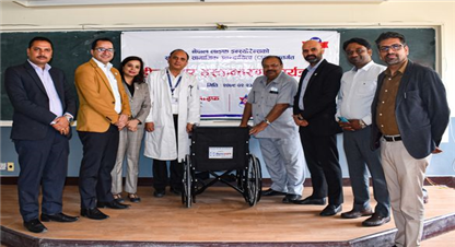 नेपाल लाइफ इन्स्योरेन्सद्धारा त्रिवि शिक्षण अस्पताललाई ह्वीलचियर हस्तान्तरण