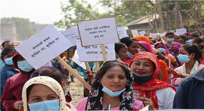 लघुवित्त विरोधी आन्दोलन रोक्न माग गर्दै प्रदर्शन, राजनीति नगर्न चेतावनी