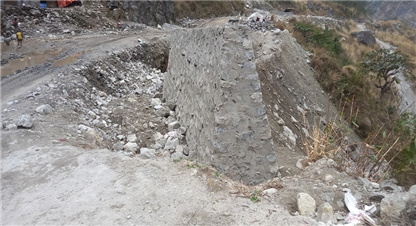 अलपत्र पर्यो मैलुङ–स्याफ्रु अन्तर्राष्ट्रिय राजमार्गको काम, ३५ करोड बुझेर ठेकेदार गायब