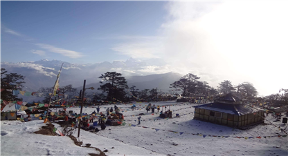 हेलिकप्टरमा उडेर पाथीभरा दर्शन 