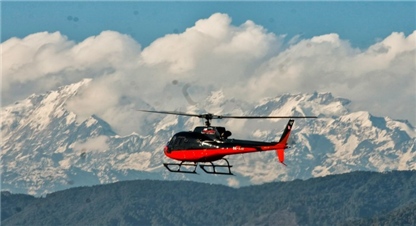  हेलिकोप्टरले बोकेको डोजरले सिस्ने हिमालको काखमा सडक खन्यो 