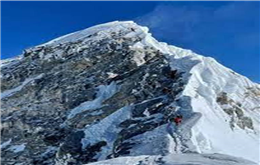 चौहत्तर आरोही समूहलाई हिमाल आरोहण अनुमति, सगरमाथा चढ्ने २८ समूहका ५० आरोही 