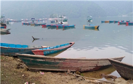 फेवाताल किनारका पुराना डुङ्गाले थपिँदै चुनौती, मासिँदै सुन्दरता